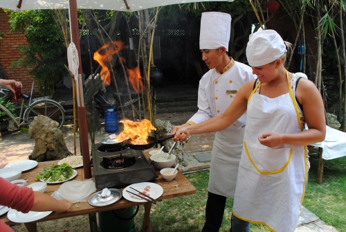 COOKING CLASS AND CU CHI TUNNELS
